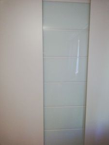 Заменены ролики, отрегулированы направляющие, устранены зазоры, восстановлена плавность хода, обновлены крепления, проверена фиксация, улучшена шумоизоляция, усилена конструкция.