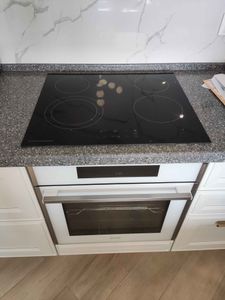 Извлечено оборудование из ниши, отключены коммуникации, освобождено пространство для новой техники. Удалены крепежные элементы, очищена поверхность от остатков.