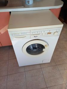 Проведена замена поврежденных кабелей, установлены новые розетки, проверена изоляция, устранены короткие замыкания, восстановлено питание, протестирована безопасность системы.