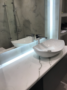 Установлен новый кран на раковину в ванной комнате. Подключены водопроводные трубы, проверена герметичность соединений, обеспечена надежная фиксация. Работа завершена аккуратно и качественно.