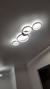 Закреплены люминесцентные лампы на потолке, обеспечивая равномерное освещение. Проведено подключение к электросети, проверена работоспособность, выполнена настройка для оптимального светового эффекта.