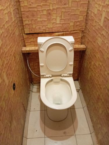 Установка напольного унитаза