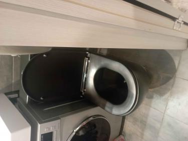 Установлено новое сантехническое оборудование, подключено к водопроводу, выполнена герметизация стыков, проверена функциональность, обеспечена устойчивость, произведена уборка рабочего места.