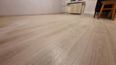 Монтаж пластикового плинтуса