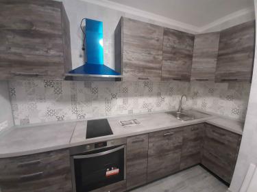 Удалены старые трубы, освобождено пространство для новых коммуникаций. Работы завершены, кухня готова к установке современных систем водоснабжения.