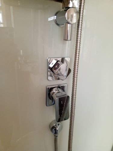 Установка душевой кабины шириной до 90 см