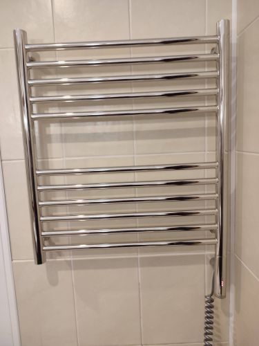 Закреплено устройство на стене, подключено к электросети, проверена работа, обеспечена безопасность, выполнен монтаж, проверена функциональность, завершены все этапы установки.