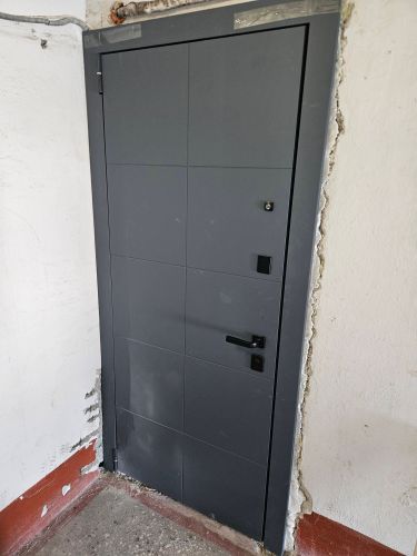 Установка входной двери весом до 95 кг