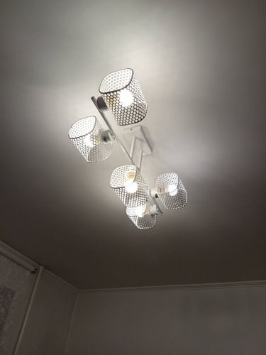 Установка люстры в сборке