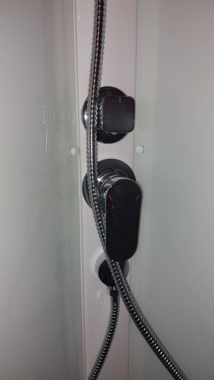 Установка душевой кабины шириной до 90 см