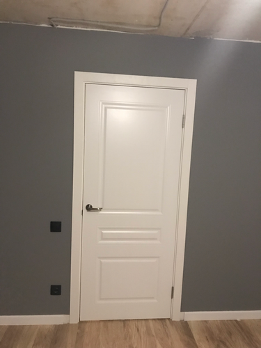 Установлены новые доборы на входную конструкцию. Завершена отделка проема, обеспечена ровная поверхность, аккуратные стыки, гармоничное сочетание с интерьером.