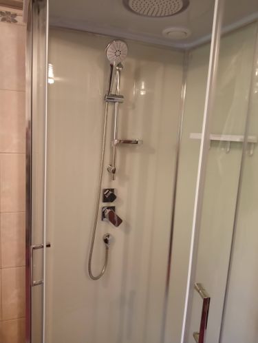 Установка душевой кабины шириной до 90 см