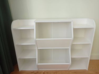 Крепление элемента мебели к стене