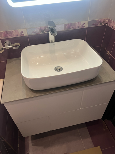 Заменен старый кран на новый, обеспечивающий надежное перекрытие воды. Установлен и проверен на герметичность, утечек нет. Рабочая зона очищена, сантехника функционирует исправно.