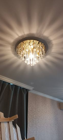 Установлено световое устройство на натяжной потолок, выполнено крепление, подключение к электросети, проверена работа, обеспечена безопасность и эстетика.