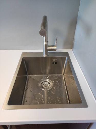 Демонтаж фильтра для воды с сохранением Демонтаж духового шкафа с сохранением Установка и подключение врезной мойки