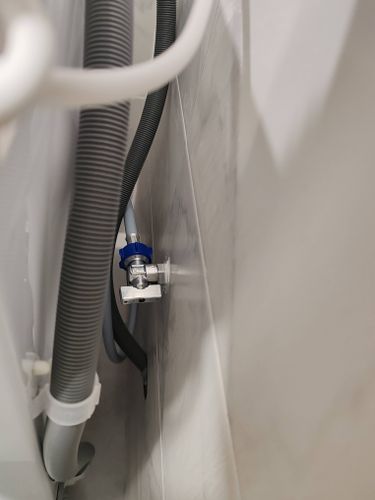 Установка отдельностоящей стиральной машины с подключением