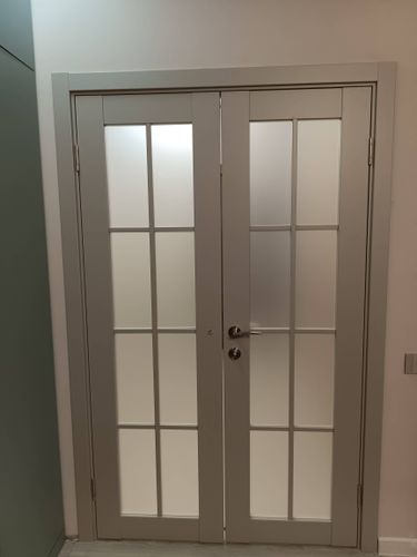 Установка межкомнатной двухстворчатой двери