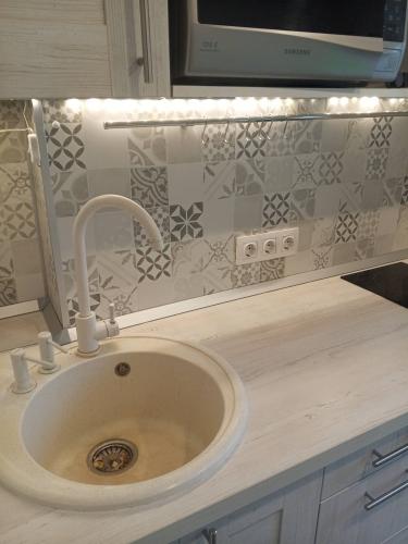 Установка рейлинга Демонтаж плинтуса столешницы без сохранения