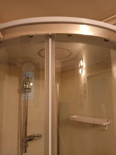 Установка душевой кабины шириной до 90 см