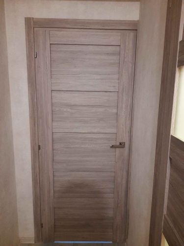 Установлены новые доборы на дверь, обеспечив плотное прилегание и эстетичный вид. Завершена отделка проема, улучшена звукоизоляция, добавлена гармония в интерьер.