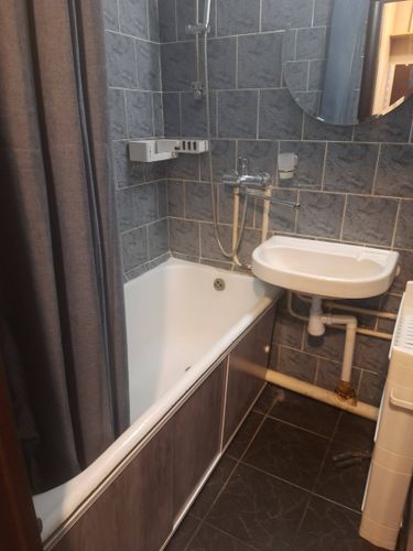 Установка экрана под ванну