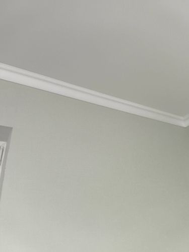 Монтаж потолочного полистрирол/пенополистирол плинтуса