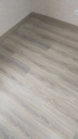 Монтаж пластикового плинтуса