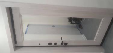 Завершена установка откосов: ровные панели, аккуратные стыки, гладкая поверхность. Обеспечена эстетика и изоляция. Завершён монтаж, обеспечивший гармоничный вид и функциональность.