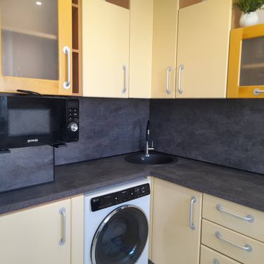 Установка и подключение врезной мойки Установка и подключение смесителя Установка столешницы ДСП