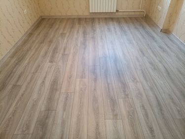 Монтаж пластикового плинтуса