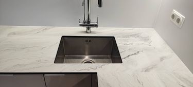 Еврозапил столешницы из HPL/Массива Установка столешницы HPL Установка и подключение электрической варочной поверхности