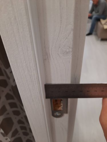 Установлена створка, закреплены петли, врезан замок, отрегулирована фурнитура, проверена плавность хода, обеспечена герметичность, выполнена отделка, произведена финальная проверка.