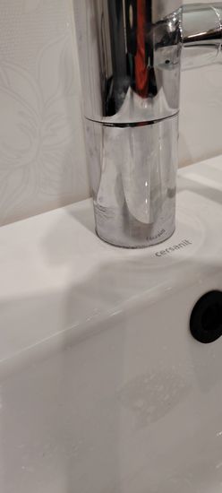 Установка раковины с тумбой