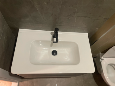 Установка раковины с тумбой