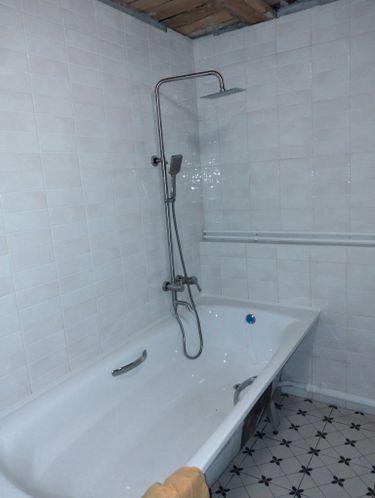 Подводка труб (ХВС, ГВС, канализация) к месту установки сантехнического оборудования (до 3 метров)