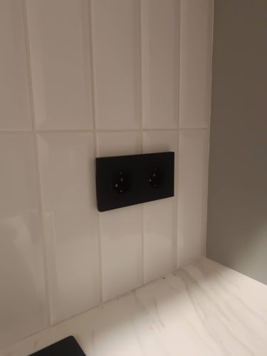 Установка розетки на готовые коммуникации