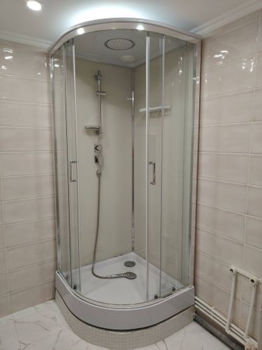 Установка душевой кабины шириной до 90 см