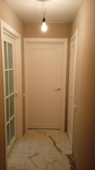 Выполнен монтаж складной двери: установлены направляющие, закреплены панели, отрегулированы механизмы, проверена плавность движения, обеспечена надежность конструкции.