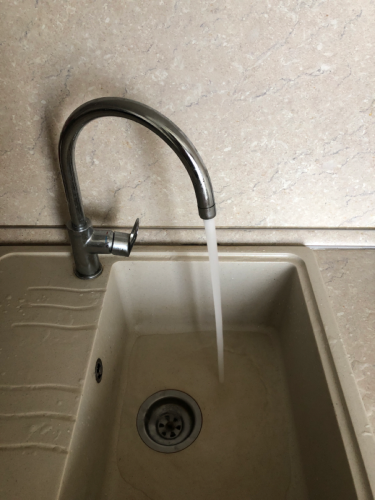 Заменены элементы в смесителе, обеспечив плавное функционирование. Устранены протечки, восстановлена герметичность, улучшен поток воды. Обновленный механизм гарантирует надежность.