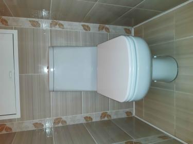 Установлен новый сантехнический прибор, выполнено подключение к водопроводу и канализации, герметизация стыков, проверка на утечки, обеспечена стабильная работа.