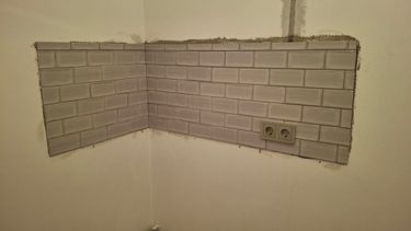 Снятие одного слоя обоев и клея с стен