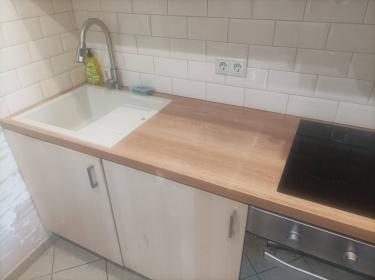 Проведена установка устройства под мойкой, подключение к водопроводу и электричеству, проверка функционирования, устранение возможных протечек, настройка системы для безопасной эксплуатации.