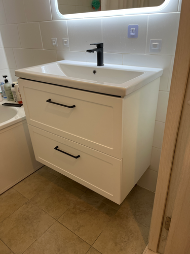 Установка раковины с тумбой