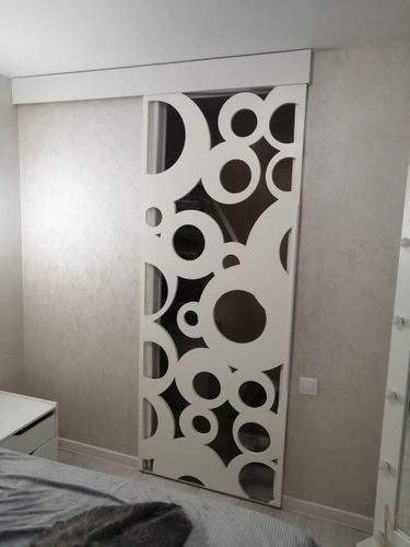 Установка межкомнатной одностворчатой раздвижной навесной двери без отделки проема