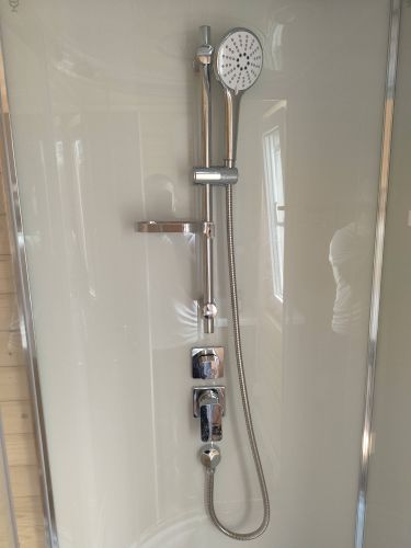 Установка душевой кабины шириной до 90 см