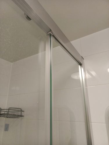 Замена уплотнительных резинок на дверце душевого уголка. регулировка дверей чек 