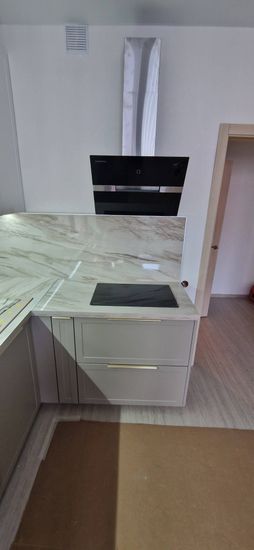 Установка и подключение врезной мойки Установка и подключение смесителя Установка столешницы ДСП