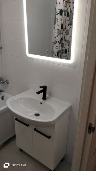 Удаление старого умывальника, отсоединение труб, демонтаж креплений, подготовка пространства для установки нового оборудования. Всё выполнено аккуратно и профессионально.