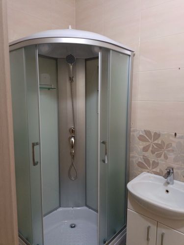 Установка раковины с тумбой
